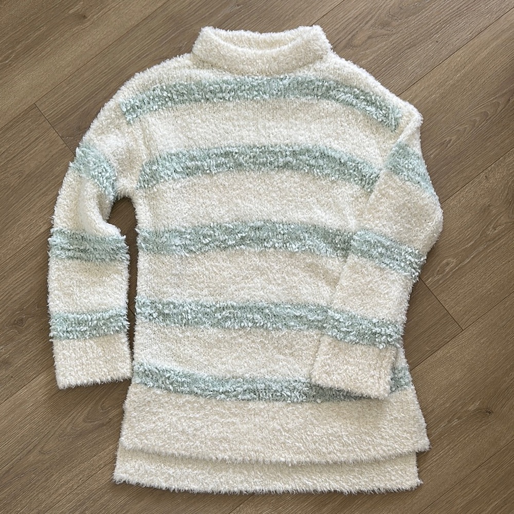 Lou & Grey Cream and Green Mock Neck Sweater Tunic